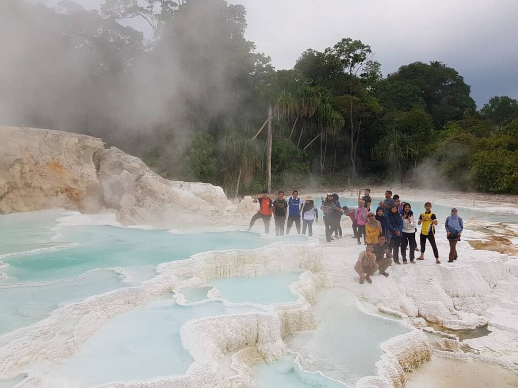 Kawah Putih Dolok Tinggi Raja
