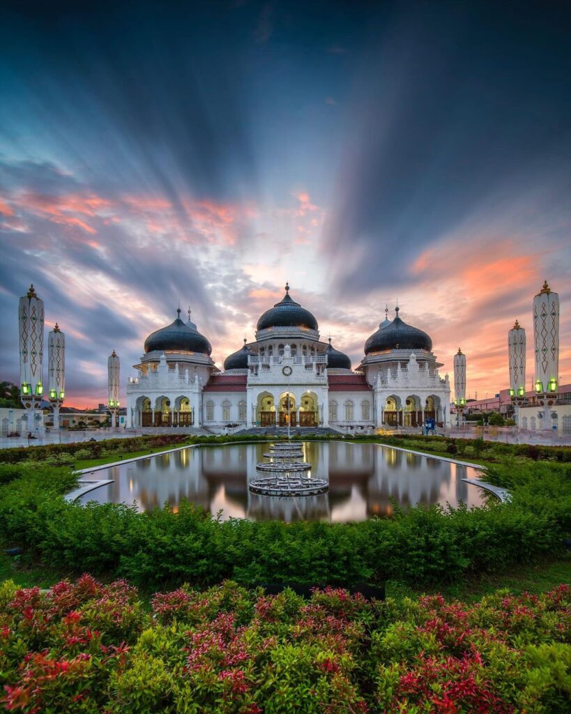 Salah satu Tempat wisata di Banda Aceh, Masjid Raya Baiturrahman.