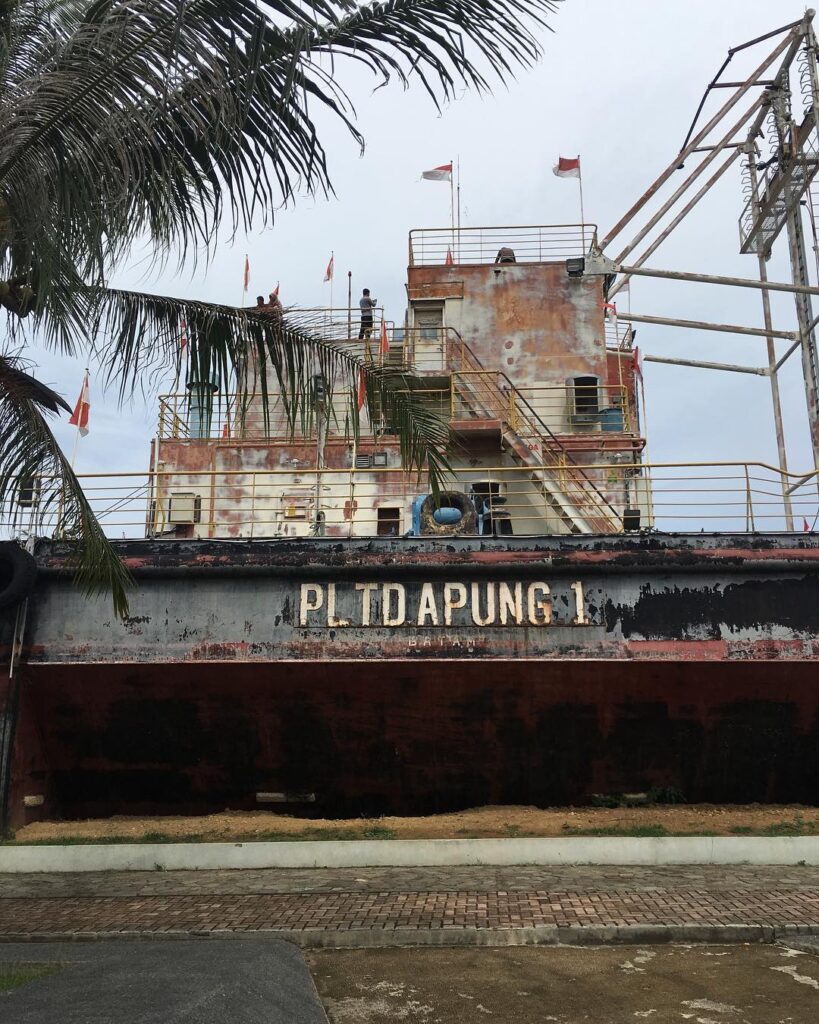 PLTD Kapal Apung Pungee