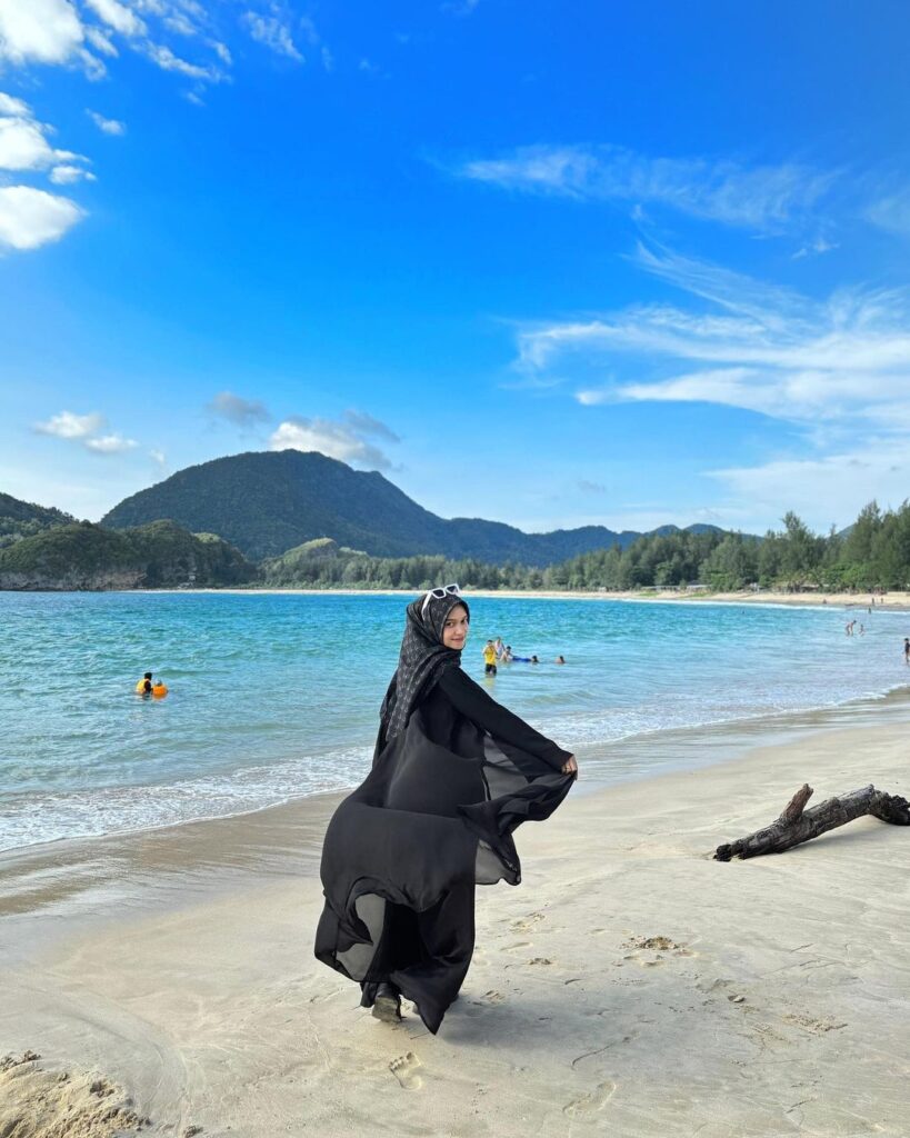 Salah satu Tempat wisata di Banda Aceh, Pantai Lampuuk