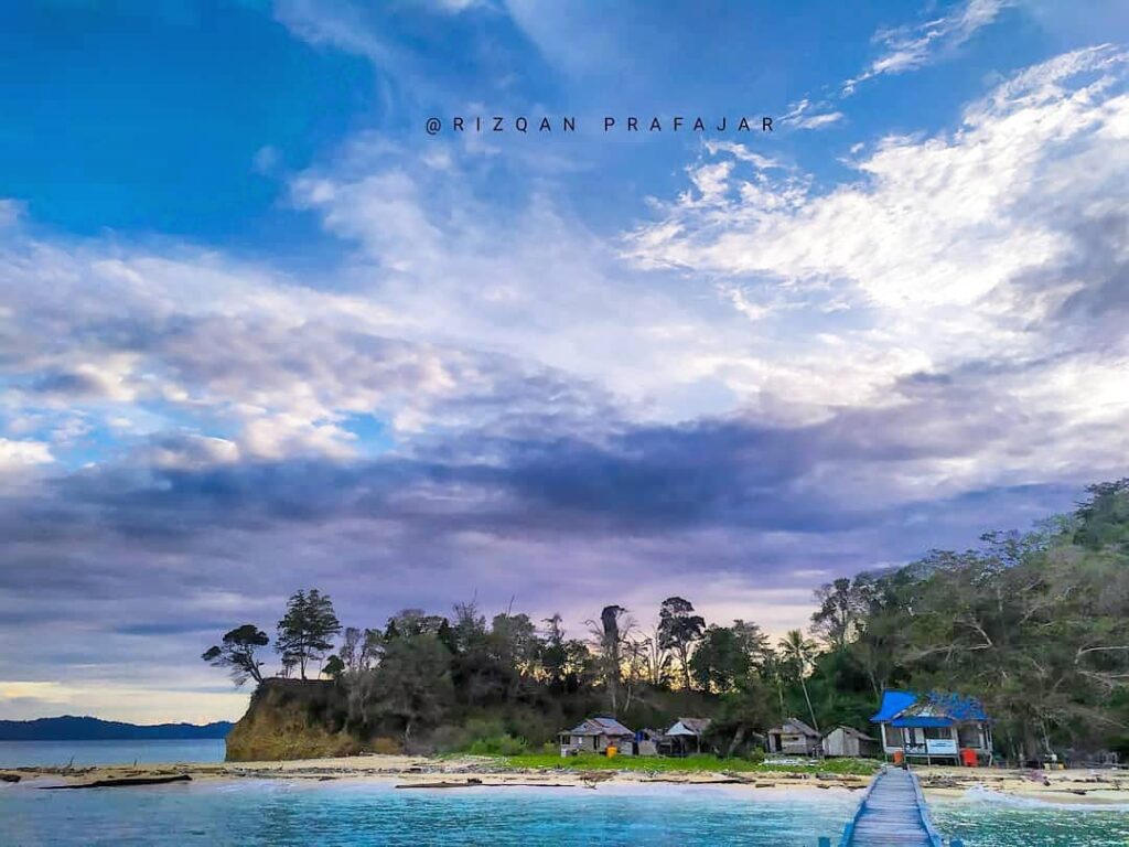 Salah satu dari 15 Tempat Wisata di Palu, Pulau Pasoso