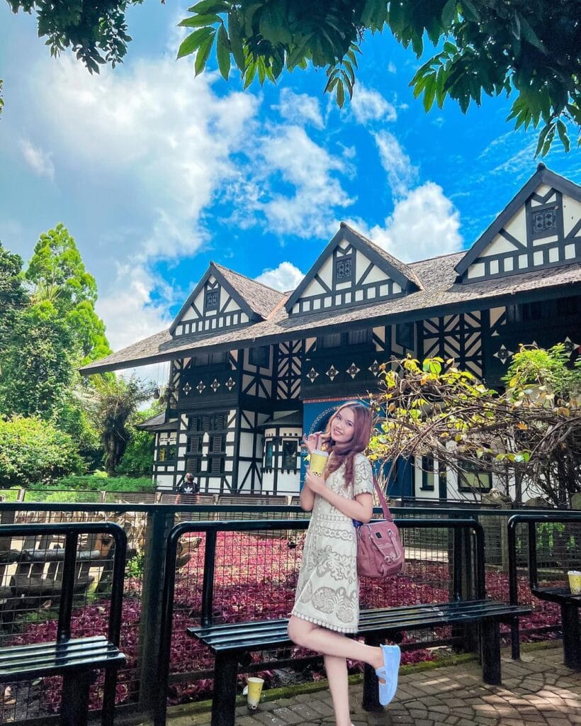 Salah satu Tempat Wisata di Bandung, Farm House Susu Lembang