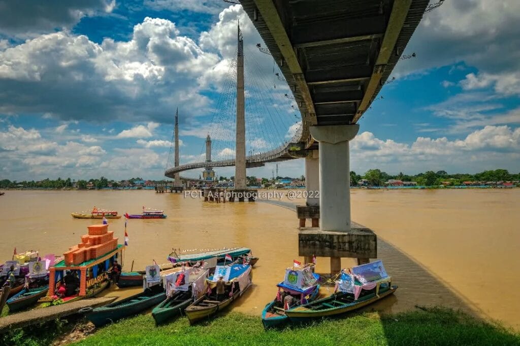 Wisata Perahu di Sungai Batanghari